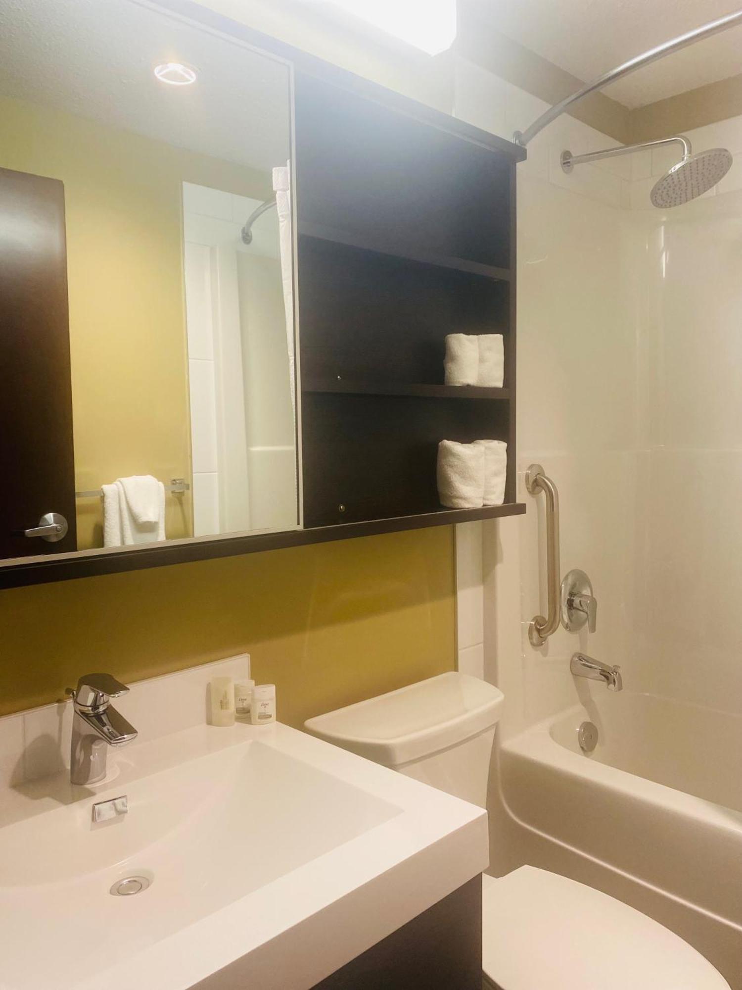 Microtel Inn & Suites By Wyndham Whitecourt Exterior foto